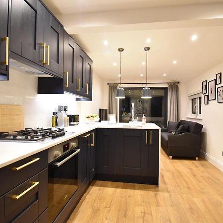 Stunning 3 Bed Apartment ลอนดอน ภายนอก รูปภาพ