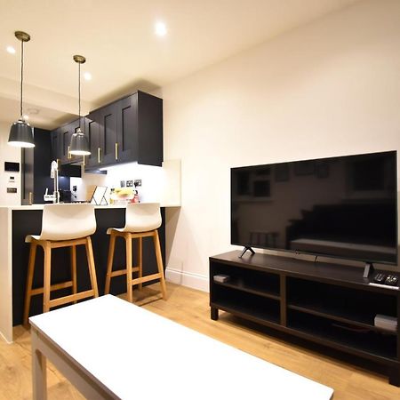 Stunning 3 Bed Apartment ลอนดอน ภายนอก รูปภาพ