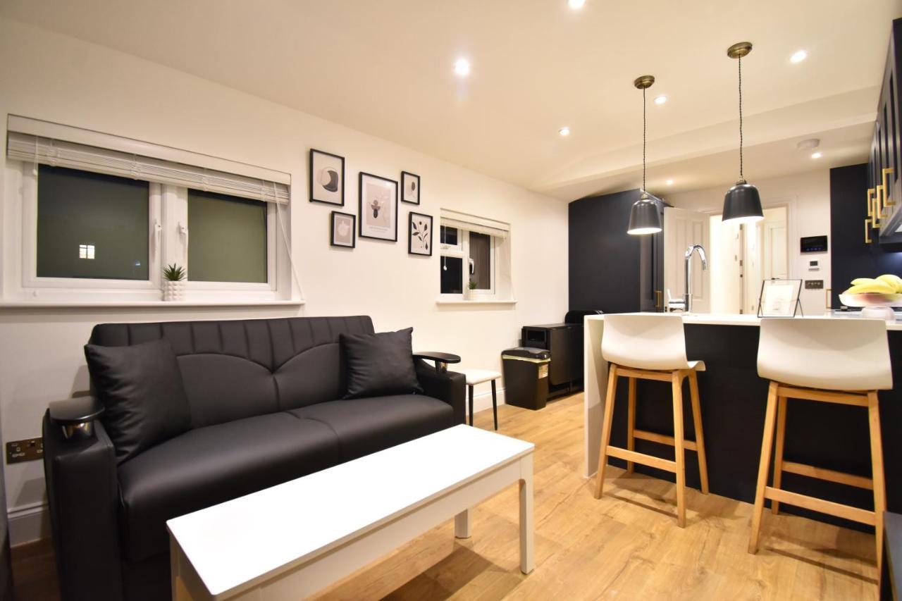 Stunning 3 Bed Apartment ลอนดอน ภายนอก รูปภาพ