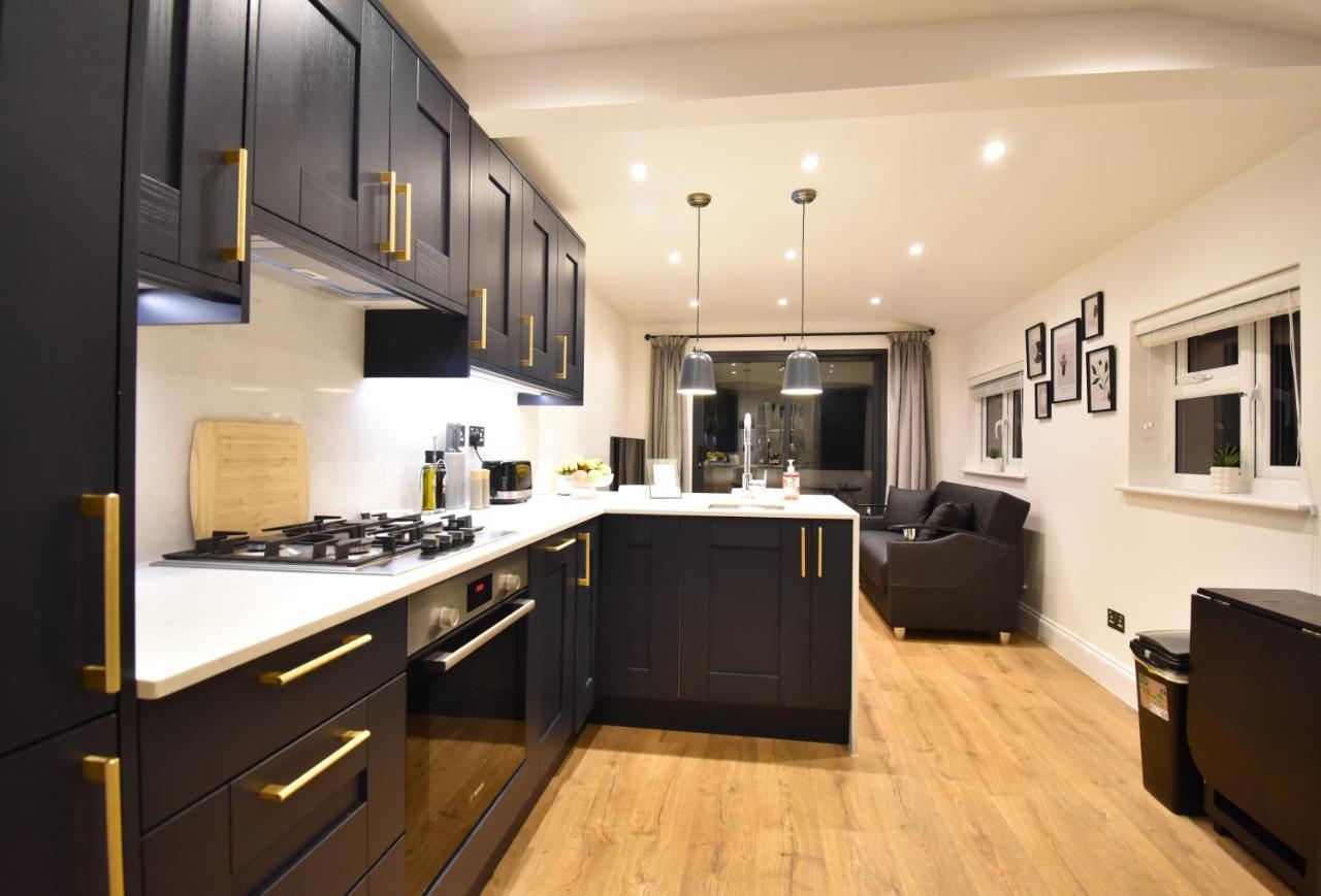 Stunning 3 Bed Apartment ลอนดอน ภายนอก รูปภาพ