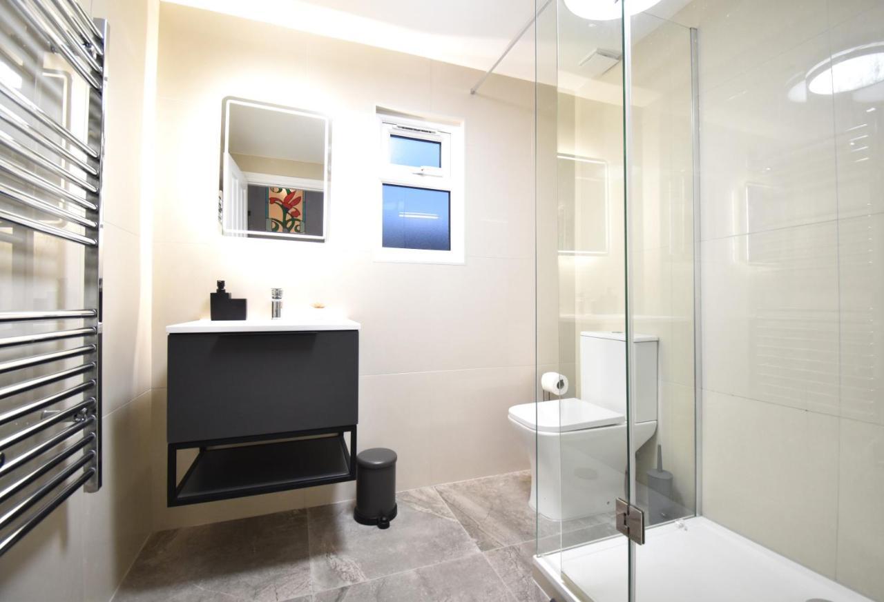 Stunning 3 Bed Apartment ลอนดอน ภายนอก รูปภาพ