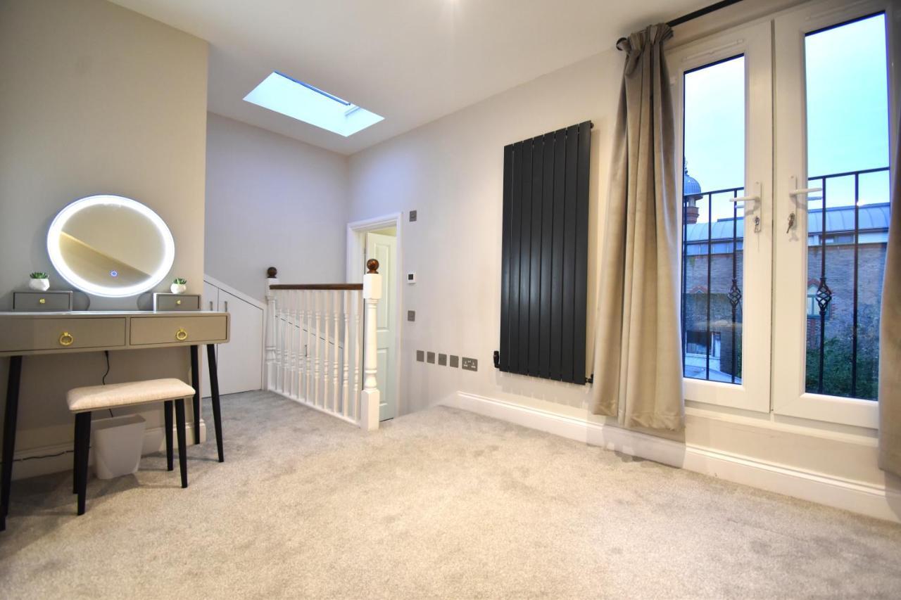 Stunning 3 Bed Apartment ลอนดอน ภายนอก รูปภาพ