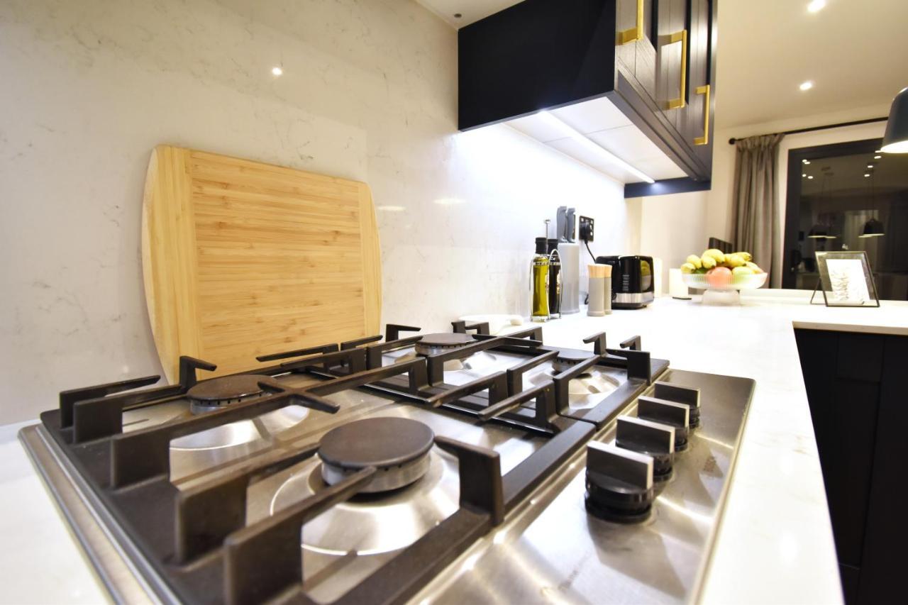Stunning 3 Bed Apartment ลอนดอน ภายนอก รูปภาพ